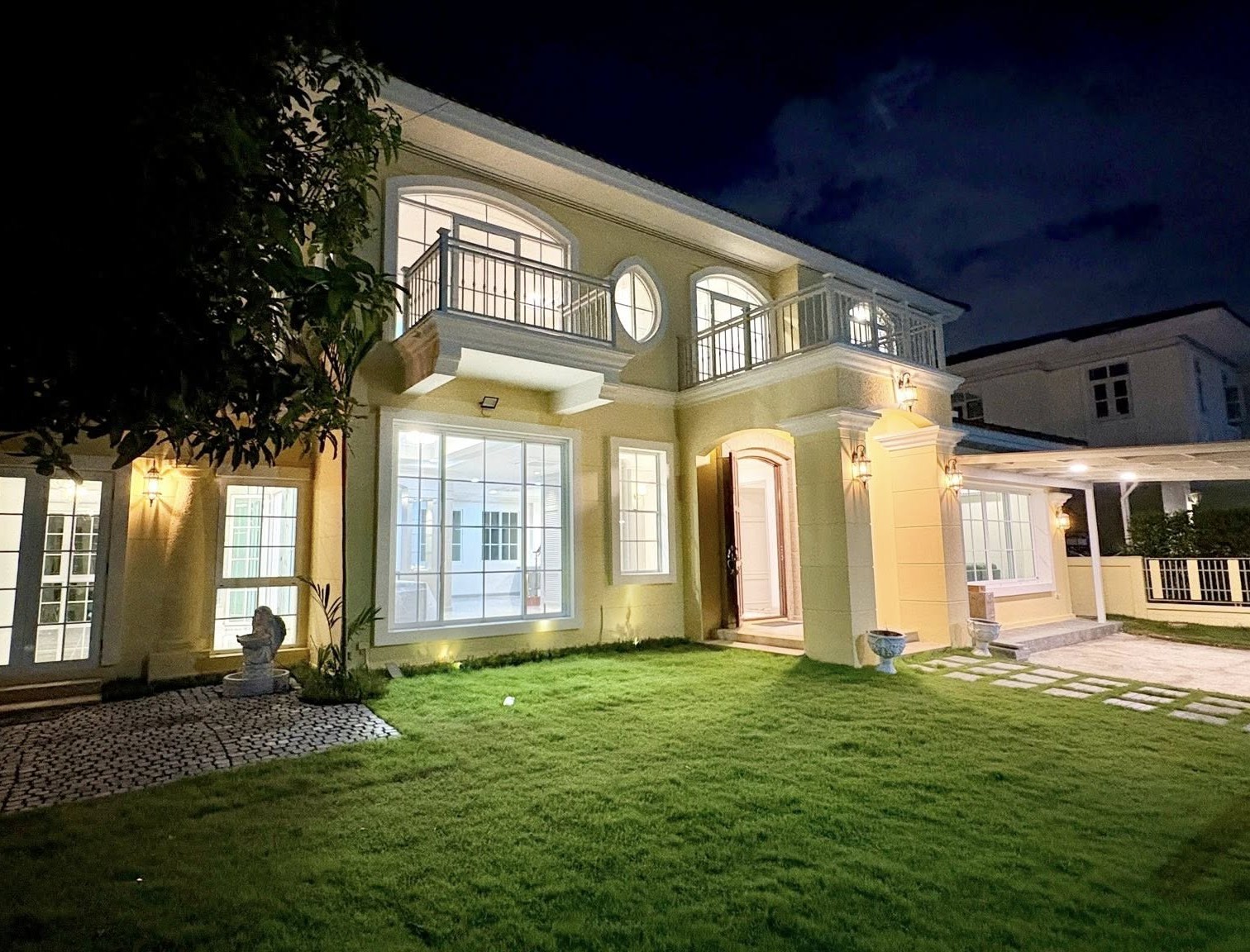 House with Shared Pool in Sukhumvit 