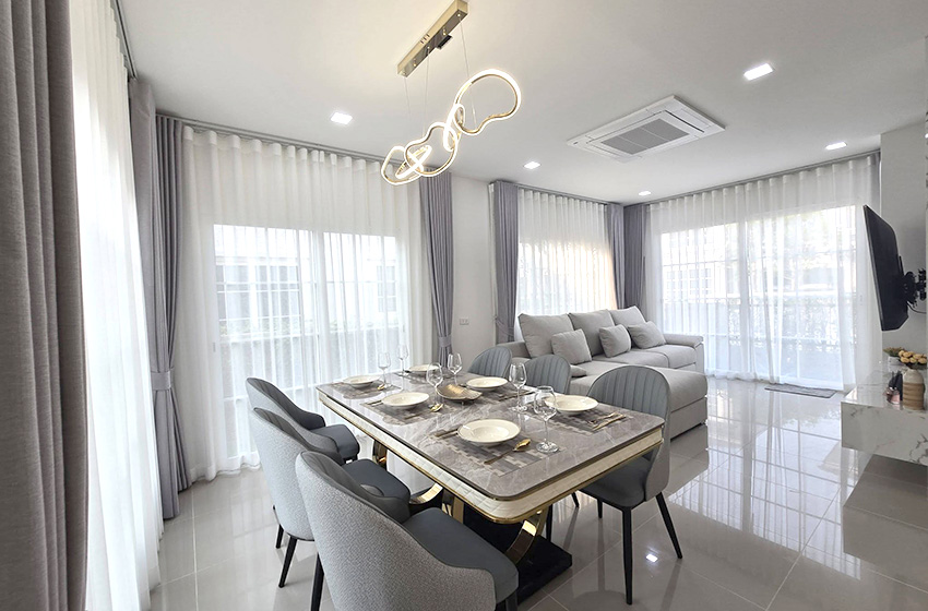 House with Shared Pool in Sukhumvit 