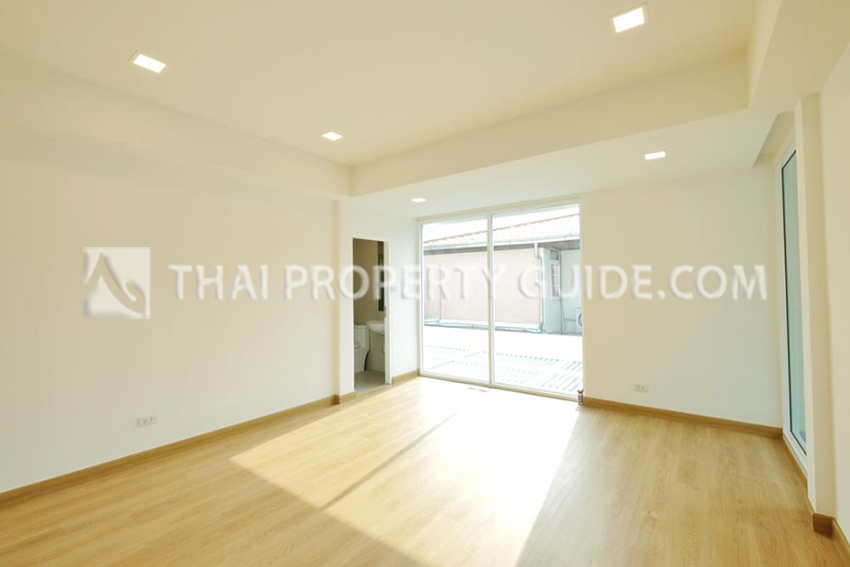 House For Sale in Sukhumvit 