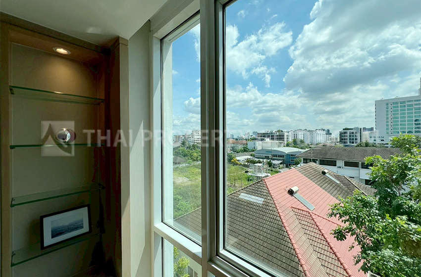 Service Apartment in New Petchburi 