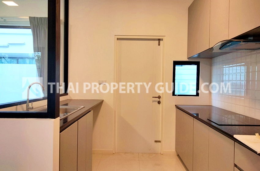 Townhouse in Bangnatrad 