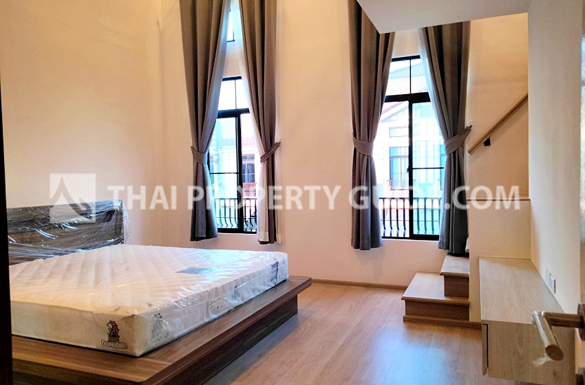 Townhouse in Bangnatrad 