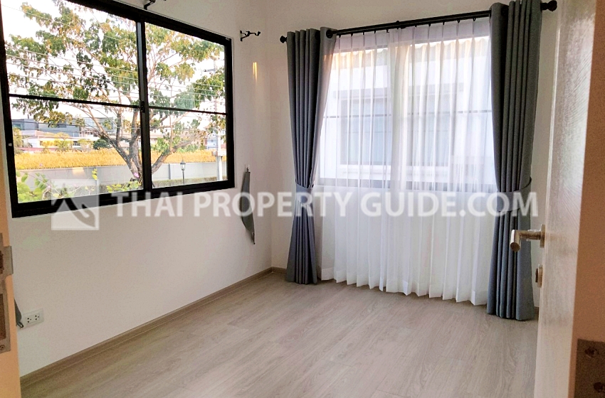 Townhouse in Bangnatrad 