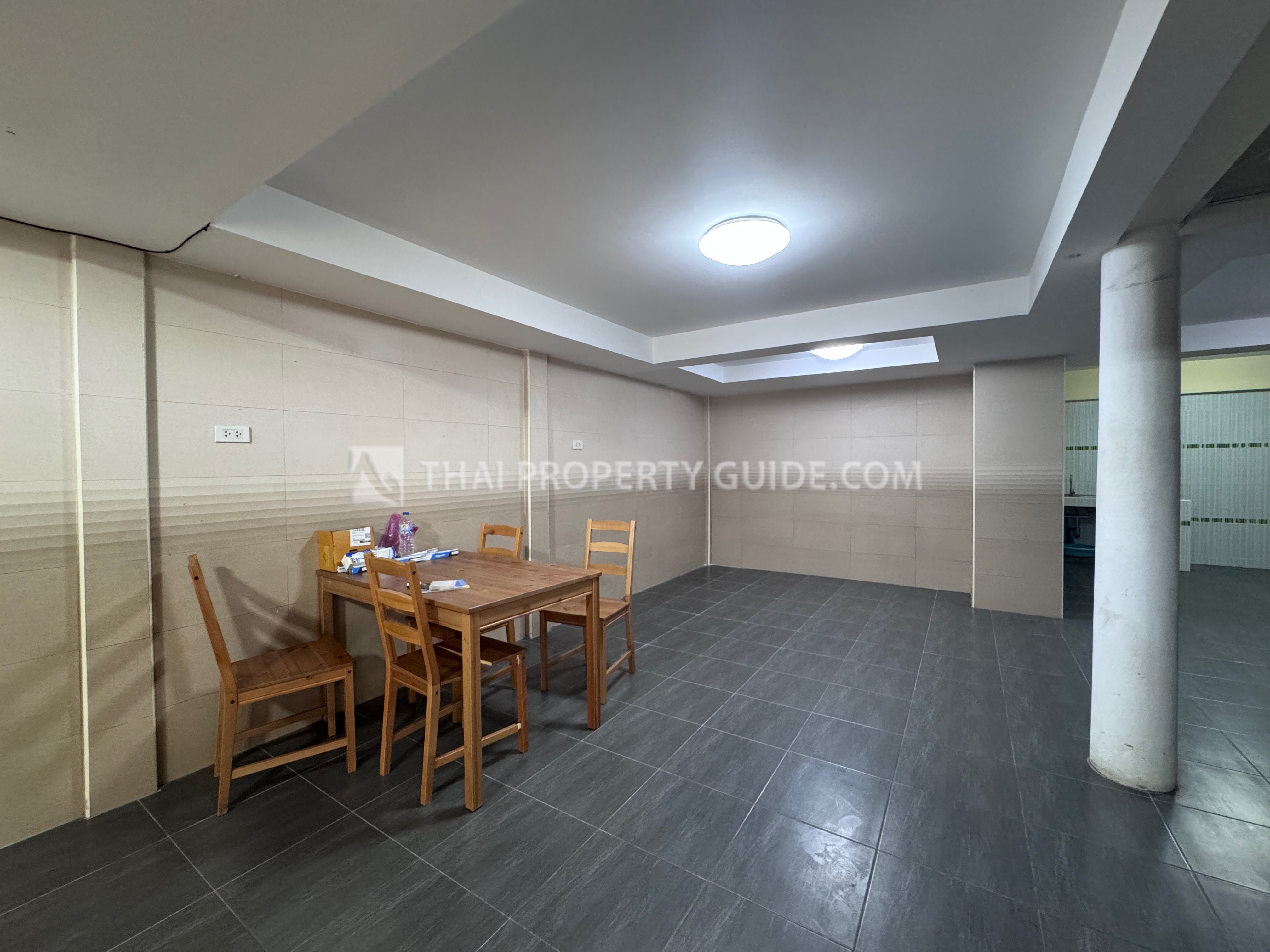 Townhouse in Phaholyothin 