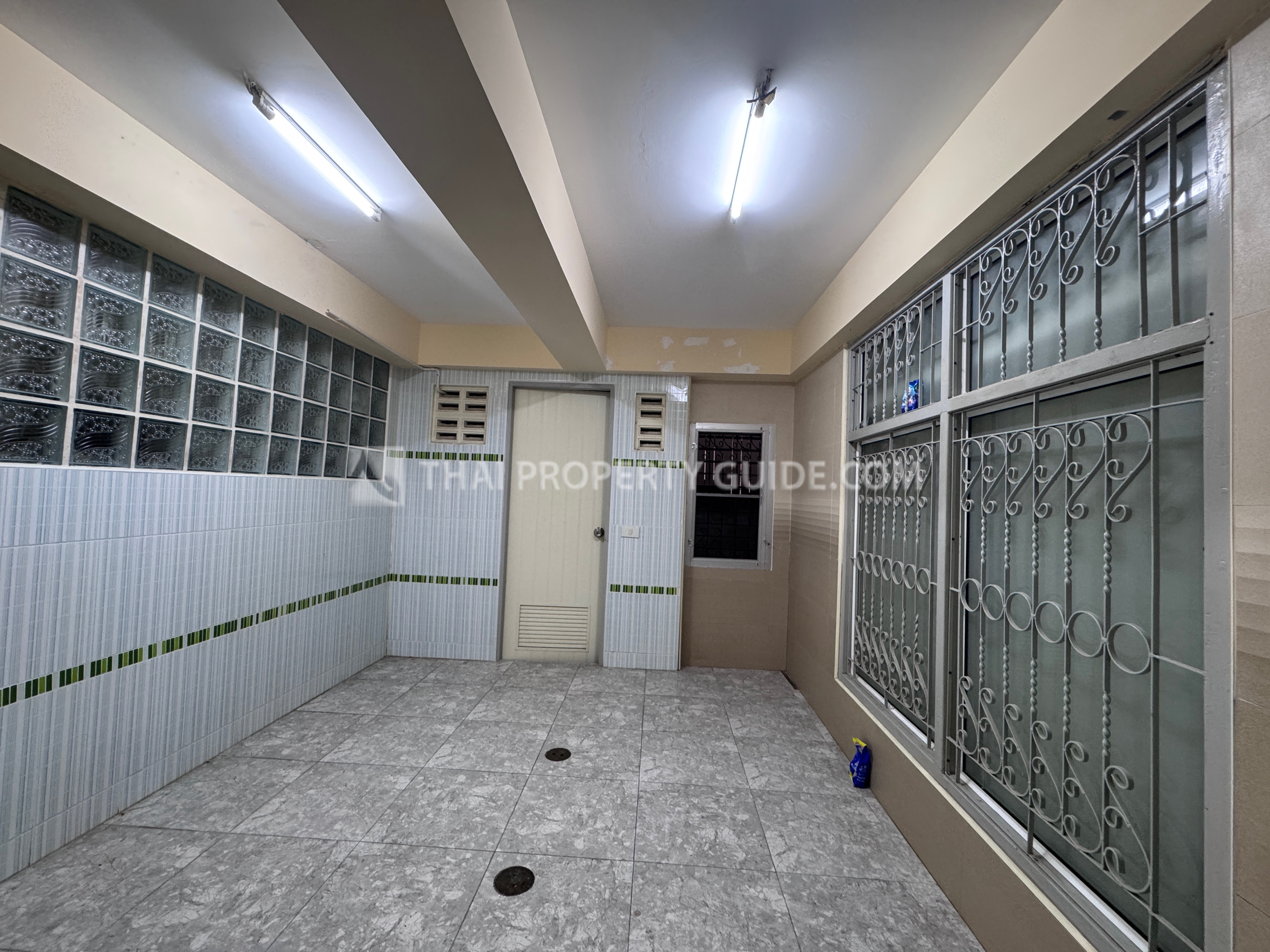 Townhouse in Phaholyothin 