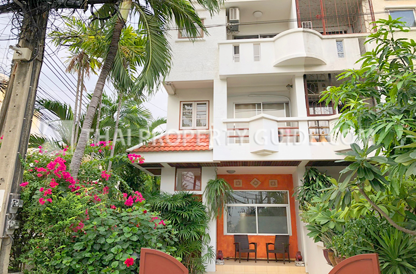 Townhouse for rent in Sukhumvit