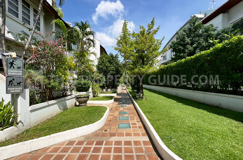 Townhouse in Sukhumvit 