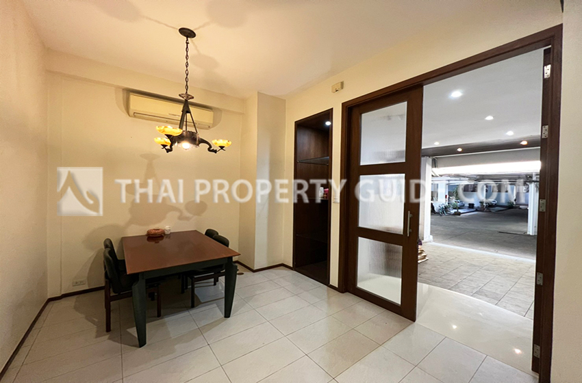 Townhouse in Sukhumvit 
