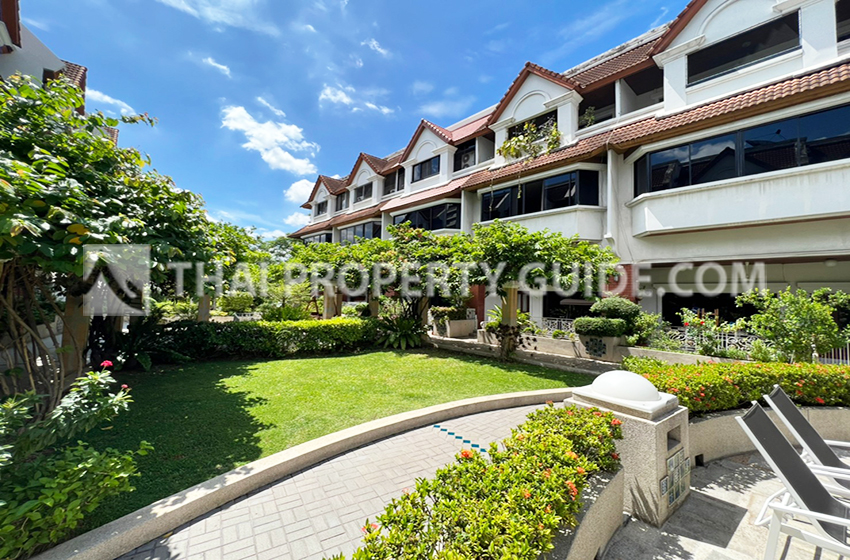 Townhouse in Sukhumvit 
