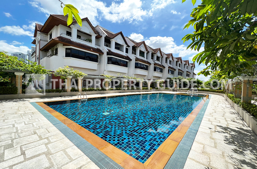 Townhouse in Sukhumvit 