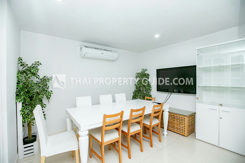 Townhouse in Sukhumvit 