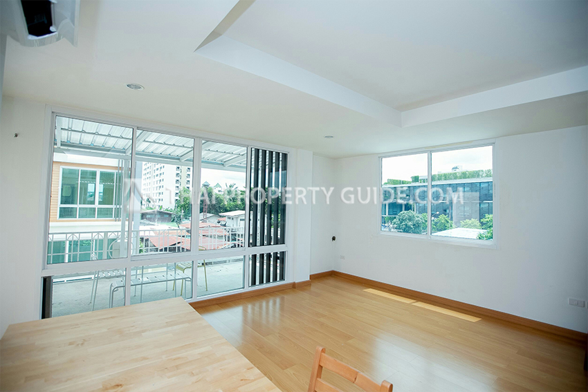Townhouse in Sukhumvit 