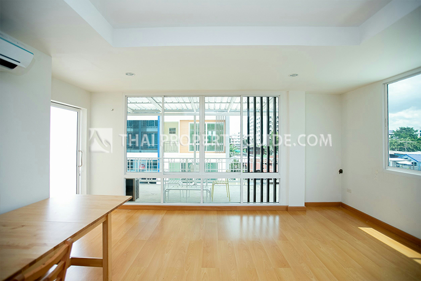 Townhouse in Sukhumvit 