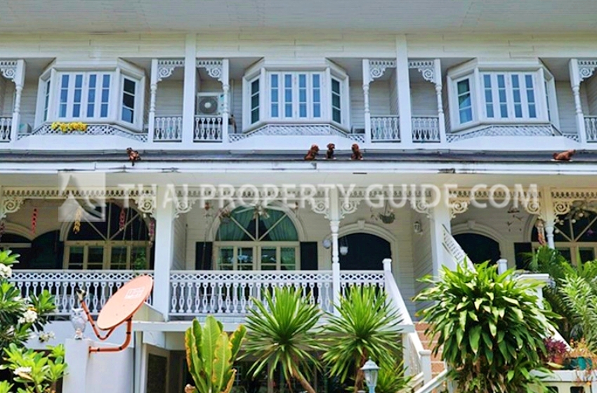 Townhouse in Sukhumvit 