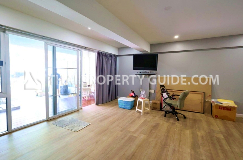 Townhouse in Sukhumvit 