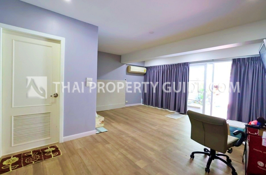 Townhouse in Sukhumvit 