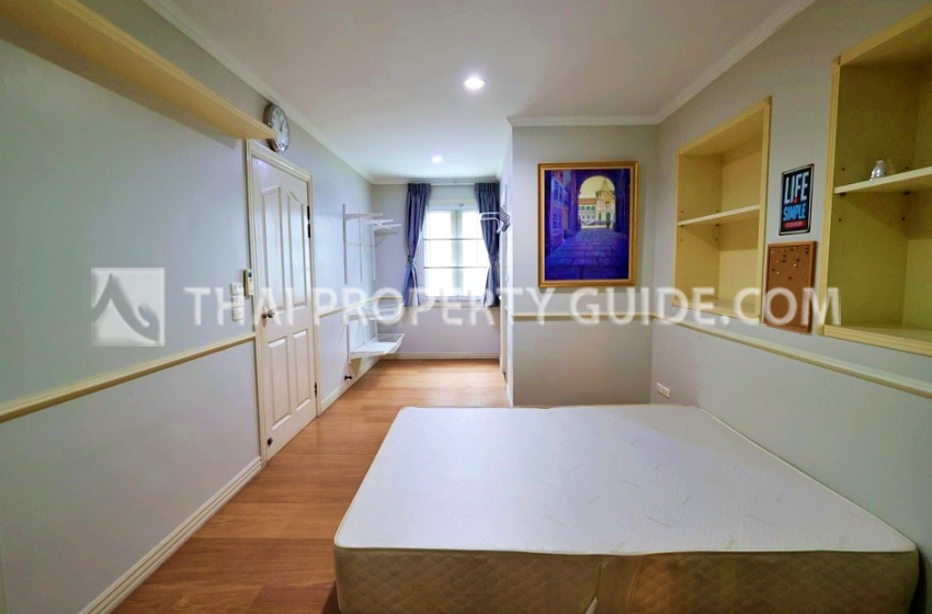 Townhouse in Sukhumvit 