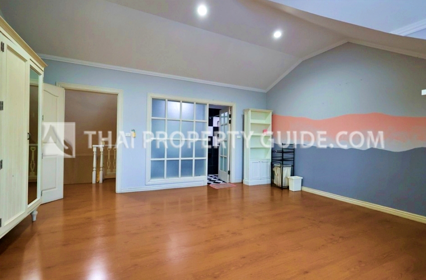 Townhouse in Sukhumvit 