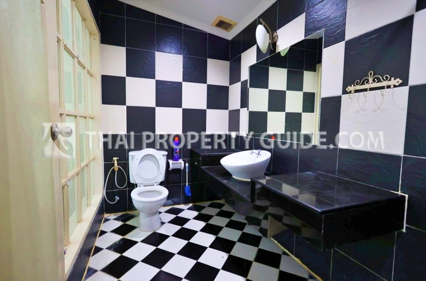 Townhouse in Sukhumvit 