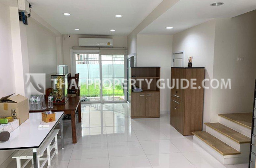 Townhouse in Sukhumvit 