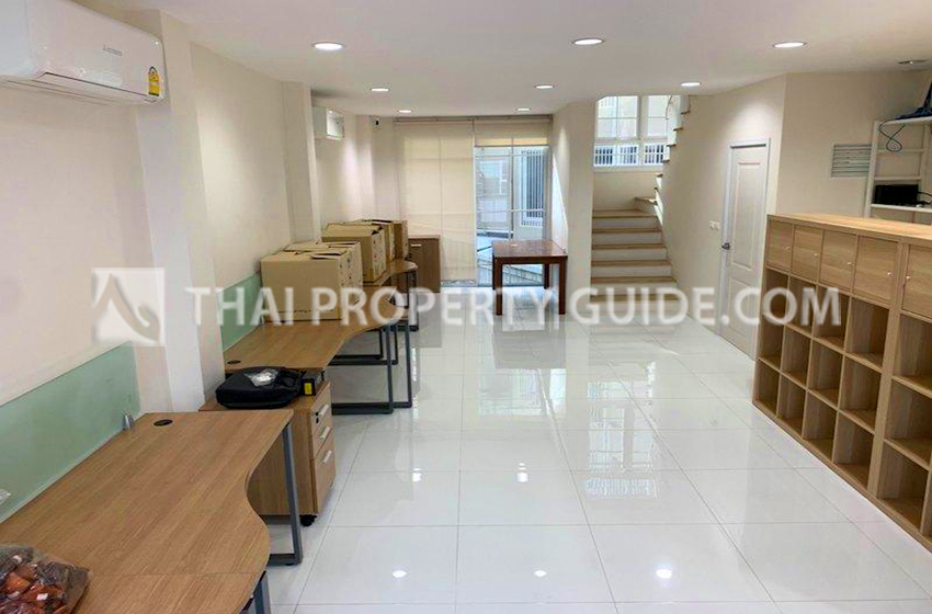 Townhouse in Sukhumvit 