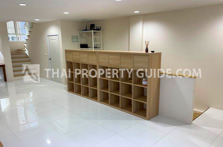 Townhouse in Sukhumvit 