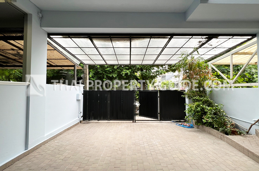 Townhouse in Sukhumvit 