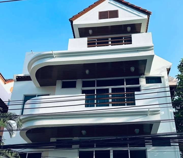Townhouse for rent in Sukhumvit
