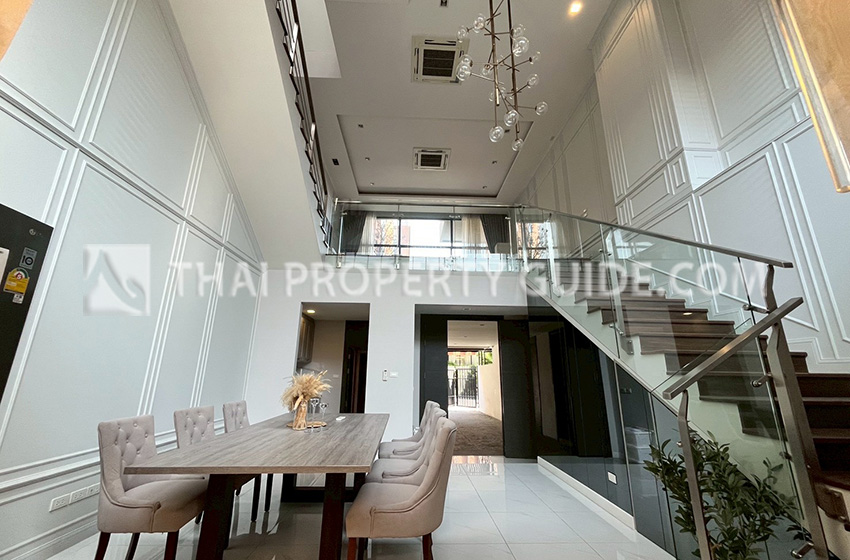 Townhouse in Sukhumvit 
