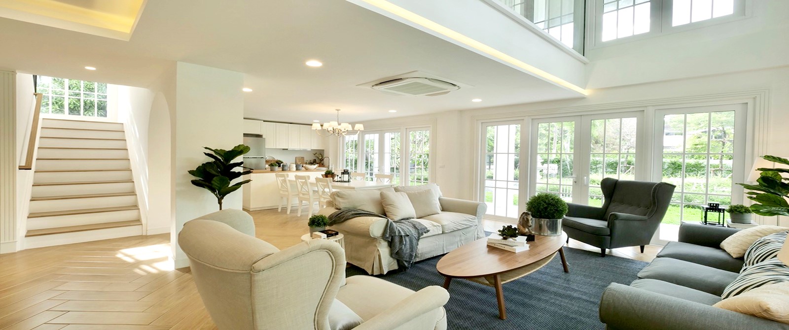 Beautiful & Modern Colonial Style house